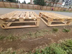 DIY Attachable/Detachable Wooden Pallet Bed