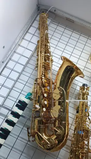 Suzuki Tenor Saxophone