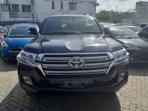 Toyota Land Cruiser 4.6 V8 ZX 2017 Black