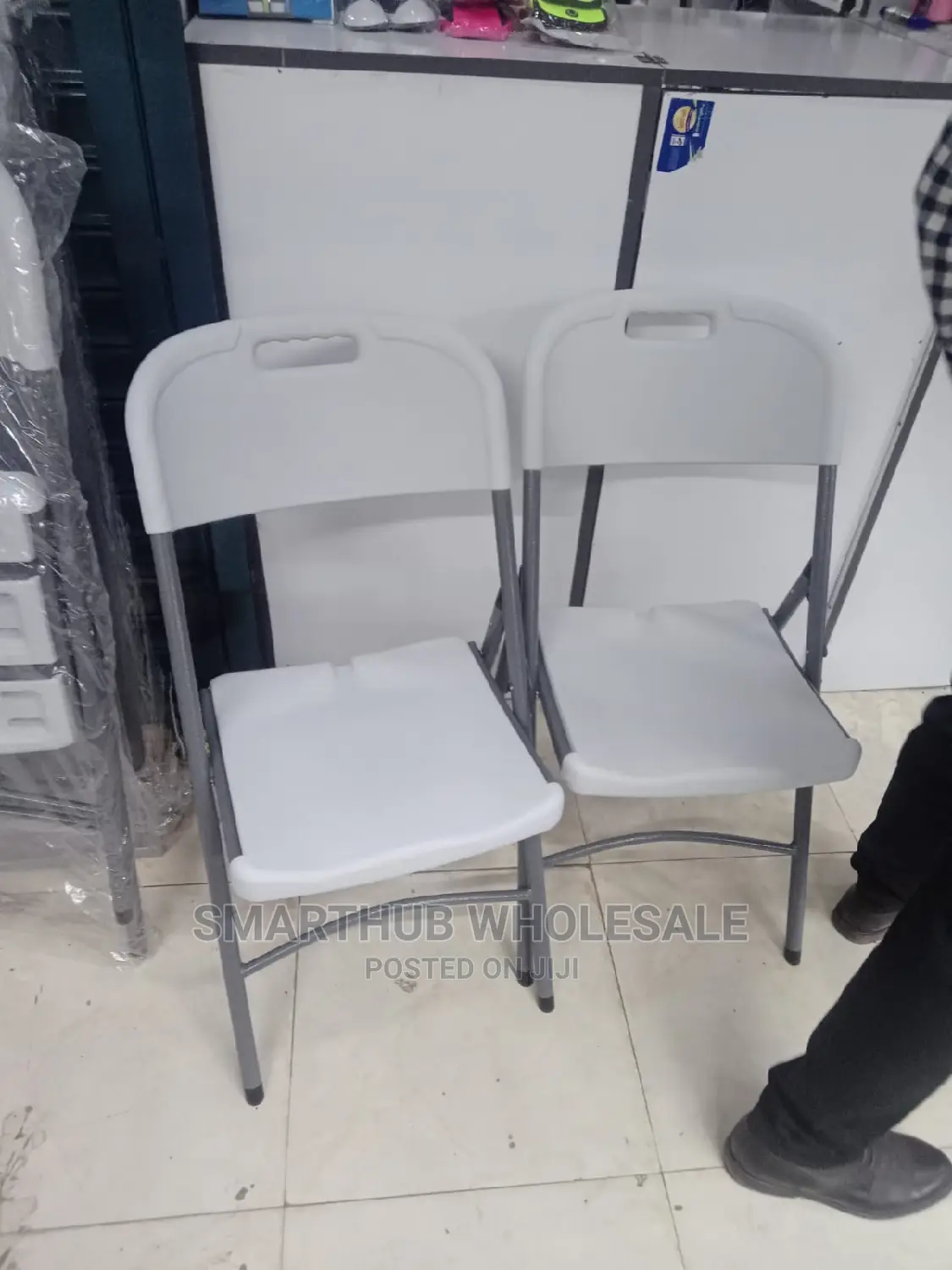 Foldable White Chair