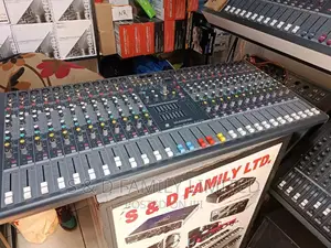 Mackie SMX 2400 24 Channels Plain Mixer