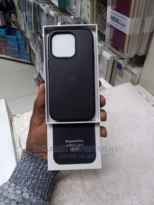 Apple iPhone 14 Pro Leather Cover [Black]