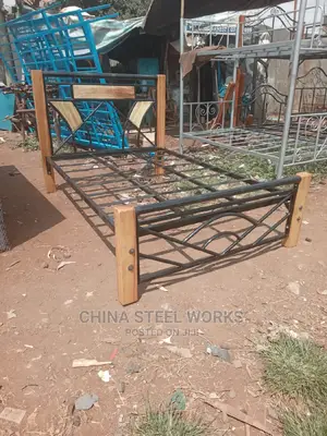 4 by 6 Metalic Bed