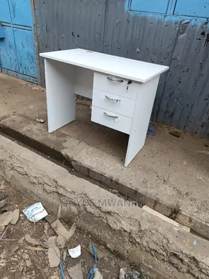 Office Table Colour White 1metre