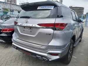 2015 Toyota Fortuner in Silver - Premium Quality and Style