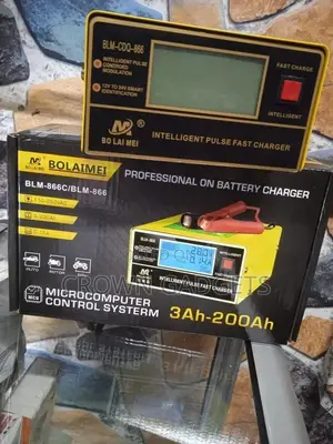 Full Automatic Car Battery Charger 150v--250v to 12V 10A