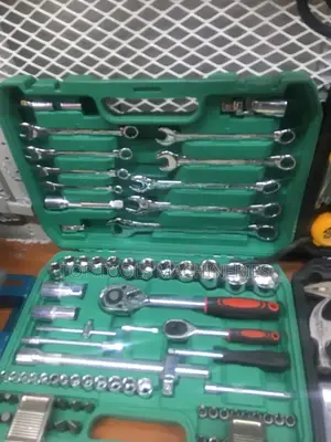 CR-V 82 Pieces Mechanical Tool KIT