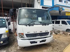 Mitsubishi Fuso 2012 White