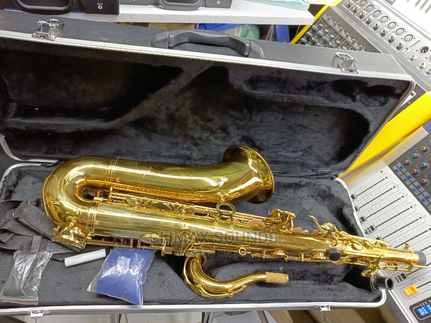 Suzuki Tenor Saxophone