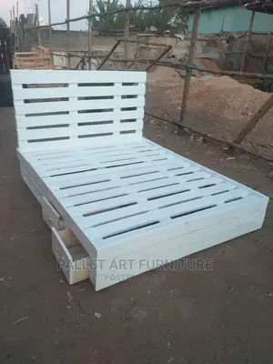 5*6 White Pallet Bed