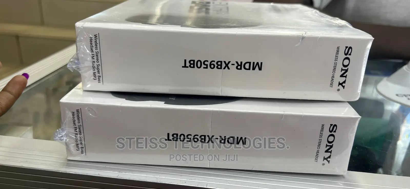 MDR-XB950 Sony Wireless Headphones.