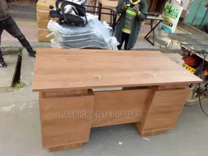 Executive Office Desk 1.4 MTRS
