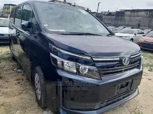 Toyota Esquire 1.8 FWD Hybrid (7 seater) 2016 Blue