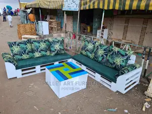6 Seater Pallet Sofa With a Coffee Table