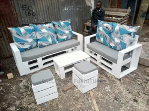 5 Seater White Pallet Sofa With Coffee Table and Stools