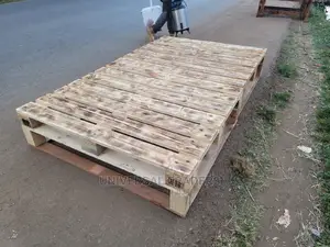 DIY Attachable/Detachable Wood Pallet Bed