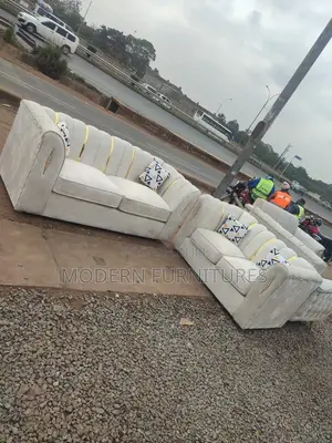 5 Seater Cream Chesterfield Sofa