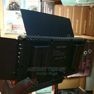U600 Stage Lighting With Stand and Two Batteries