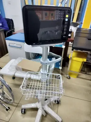 Patient Monitor With Stand ,5parameters