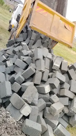Ndarugo Safi Ajabu, Machine Cut Stones