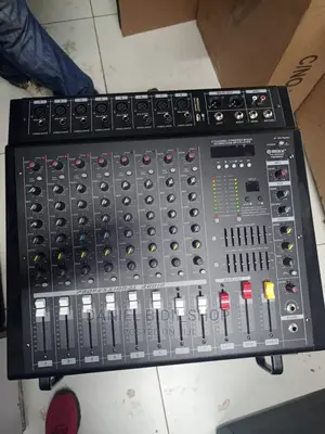 Max Professional 8 Channel Powered Mixer