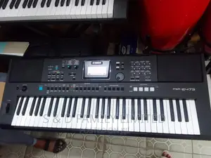 PSR E-473 Keyboard 61 Keys Yamaha