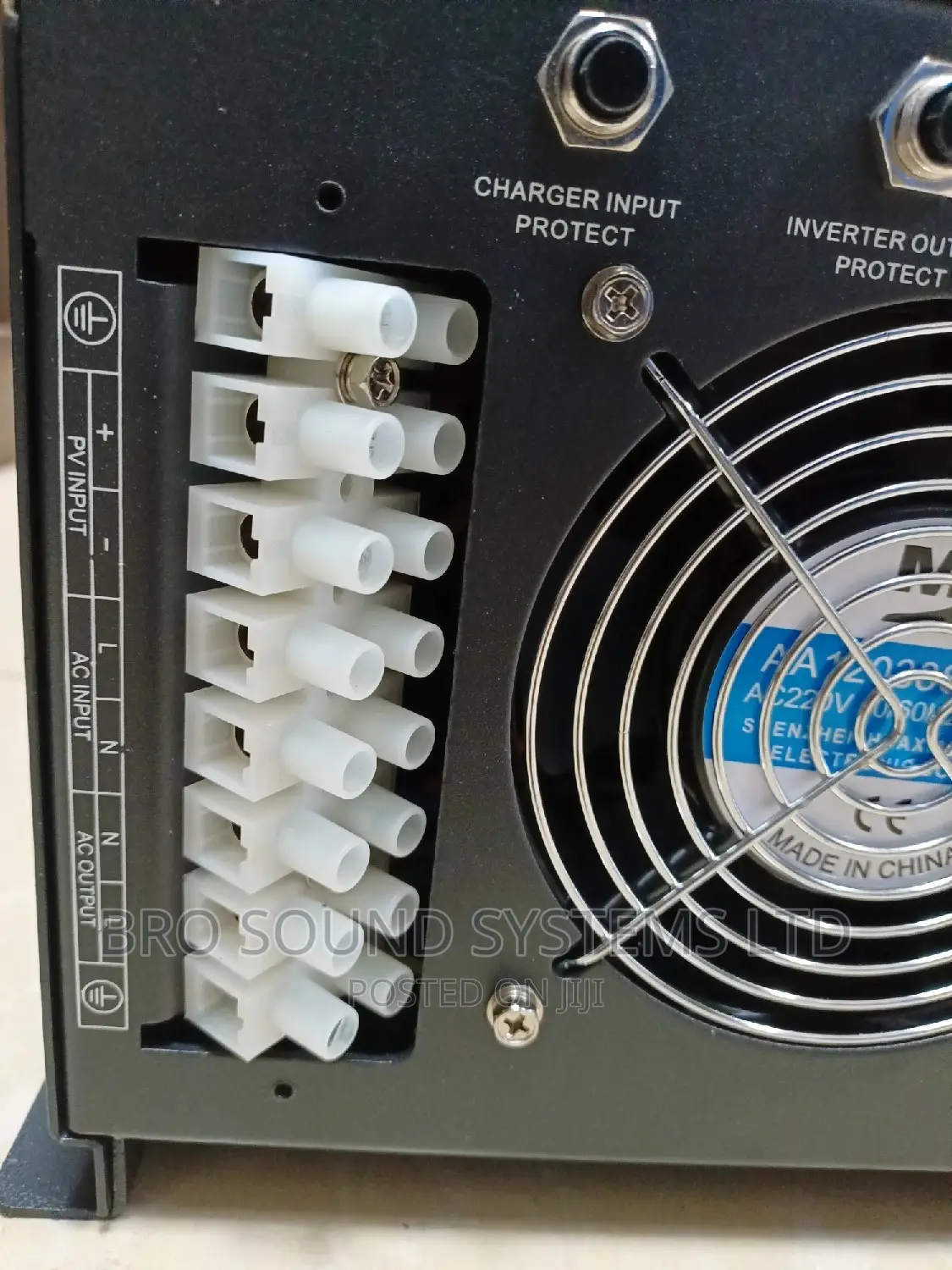 Pure Sine Wave Inverter With Solar Charge Control