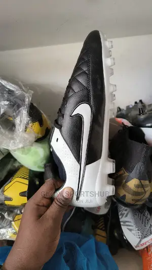 Nike Tiempo