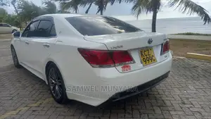 Toyota Crown 2014 White