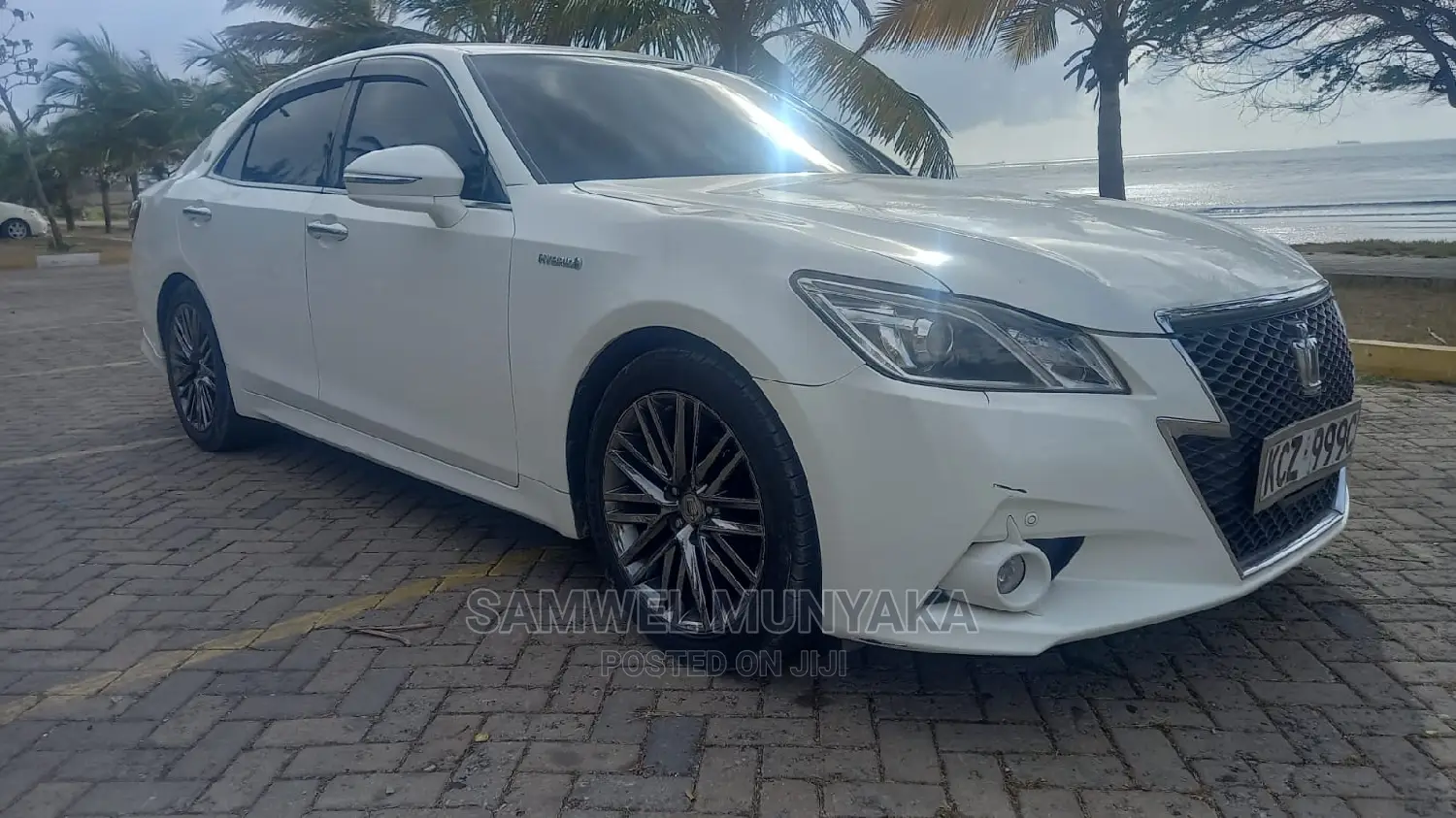 Toyota Crown 2014 White