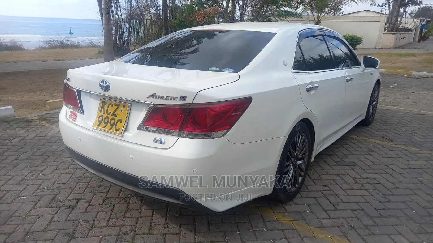 Toyota Crown 2014 White