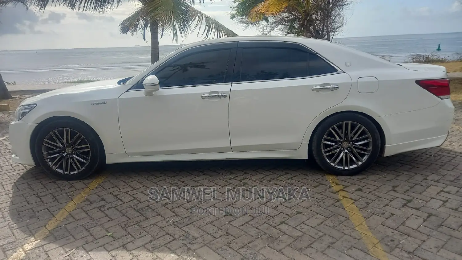 Toyota Crown 2014 White