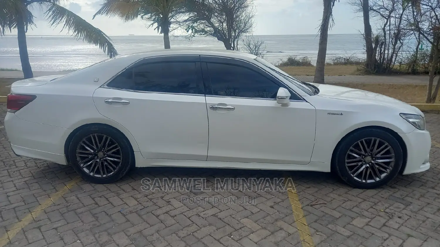 Toyota Crown 2014 White