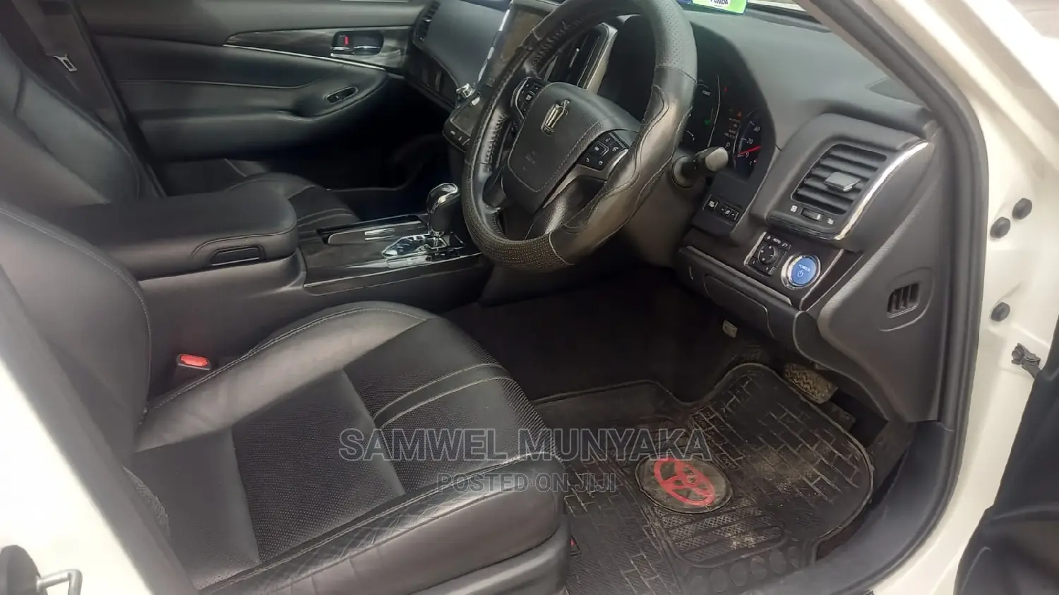 Toyota Crown 2014 White