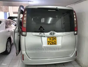 Toyota Noah 2015 Silver