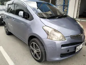 Toyota Ractis 1.3 FWD 2010 Blue