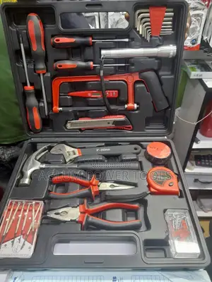 Portable Toolset. With 32 Pieces.