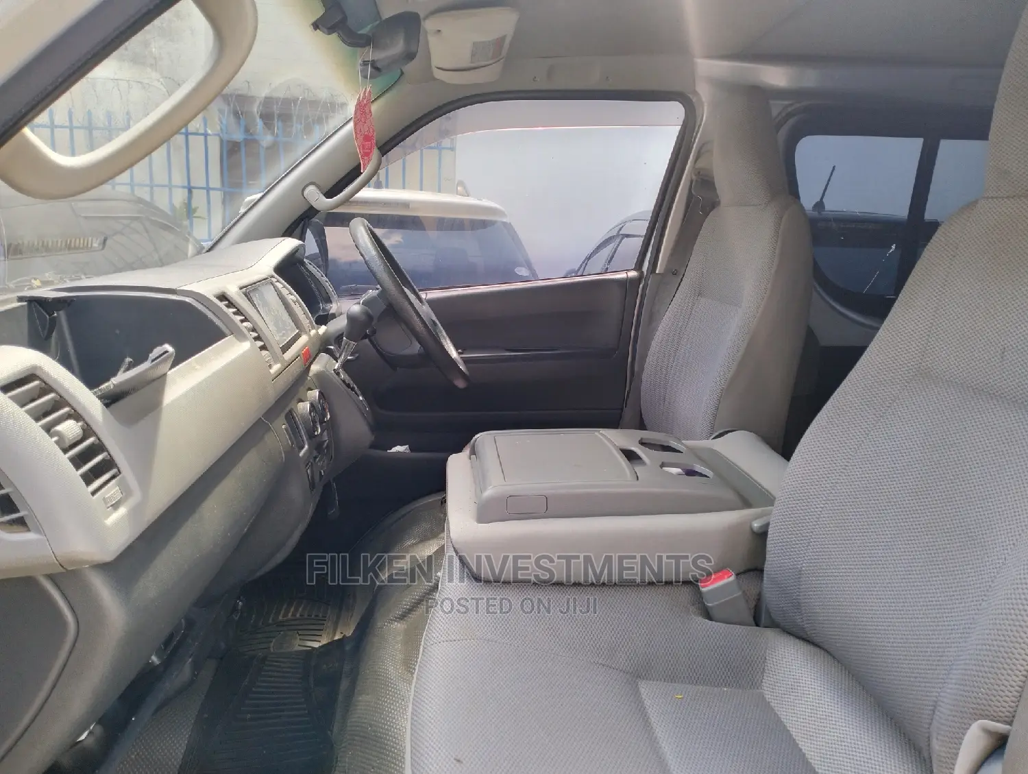 Toyota HiAce 2010 Silver