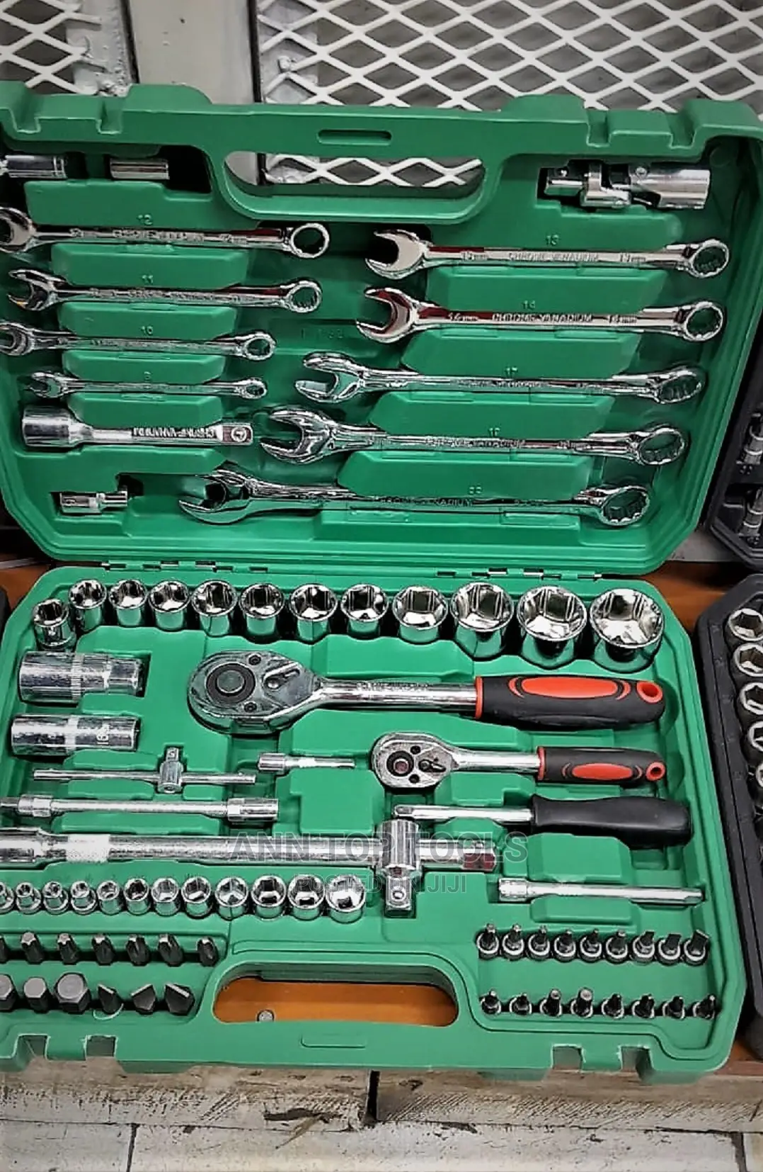 82 Pieces Toolset Kit For Carpentry