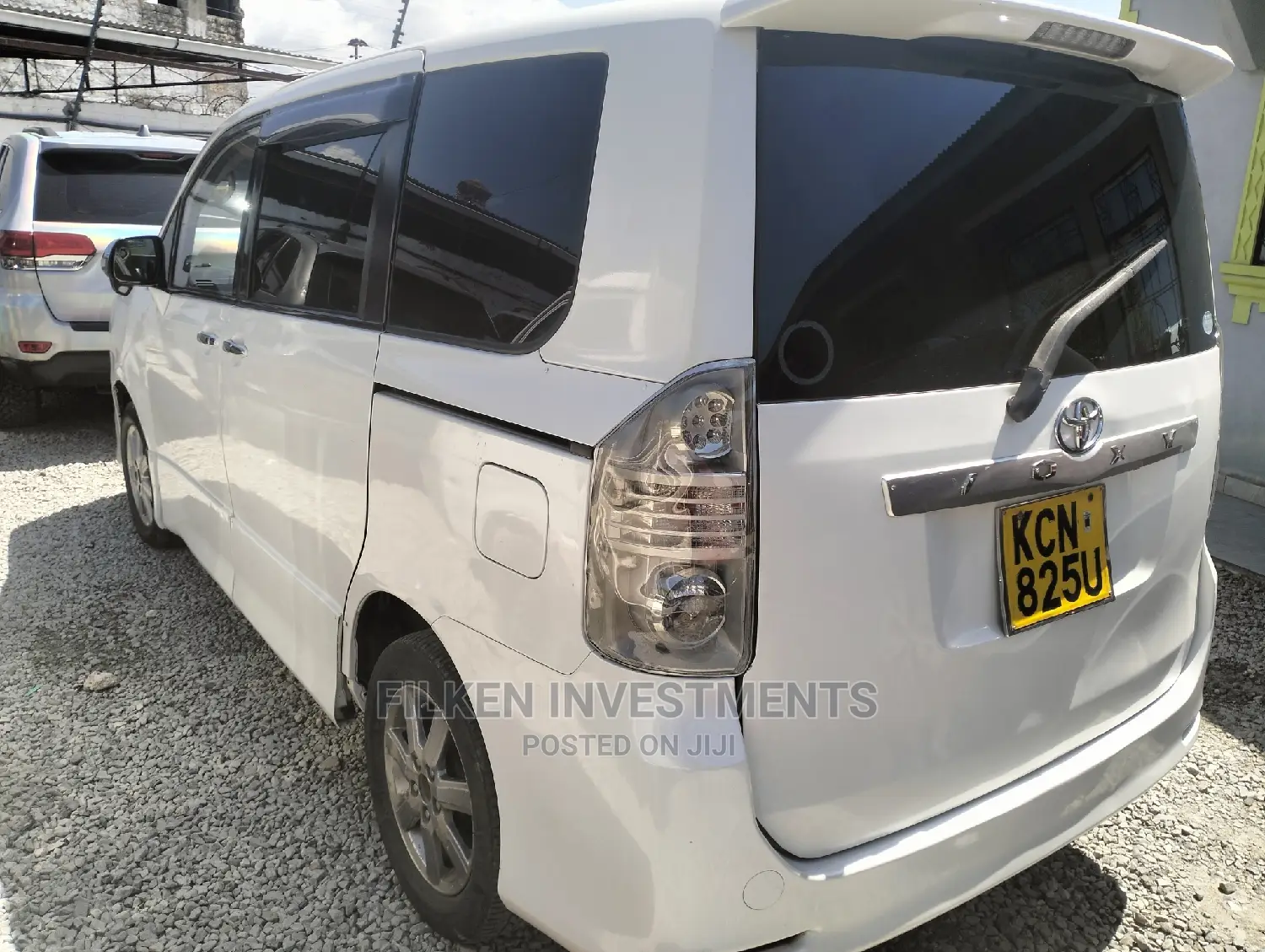 Toyota Voxy 2010 White