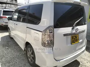 Toyota Voxy 2010 White