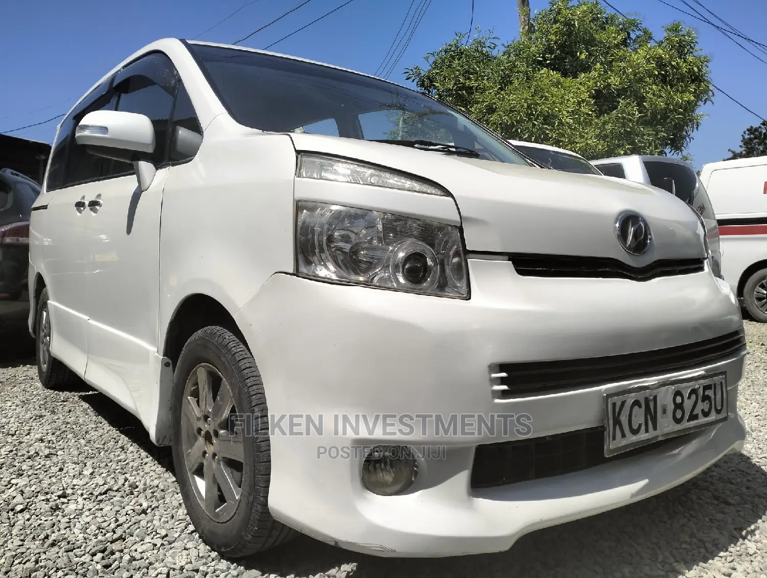 Toyota Voxy 2010 White