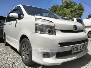 Toyota Voxy 2010 White