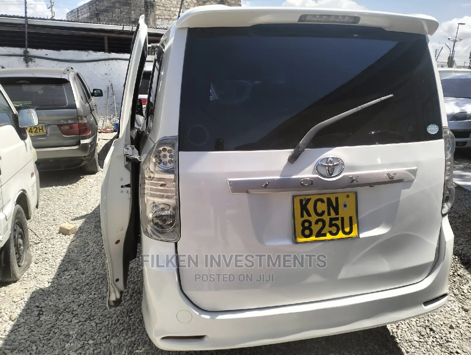 Toyota Voxy 2010 White