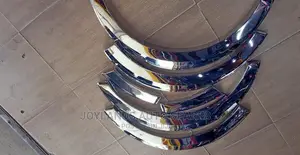 Hiace 7l Fender Flares/Trims Chrome
