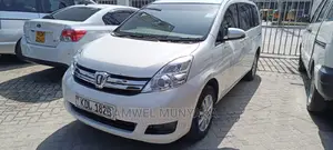 Toyota ISIS 1.8 L 4WD 2016 Pearl