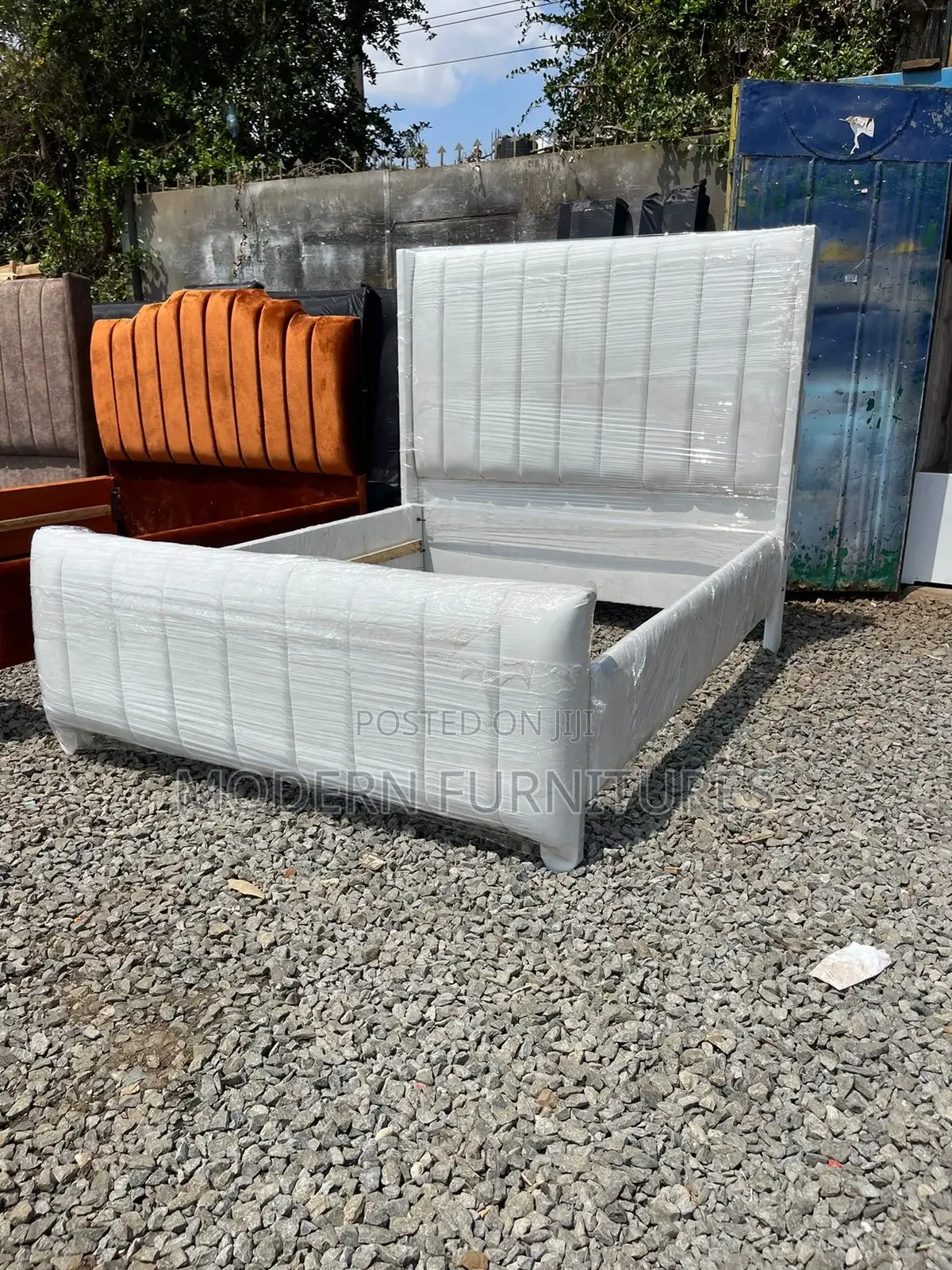 Cream-White 5/6 Bed