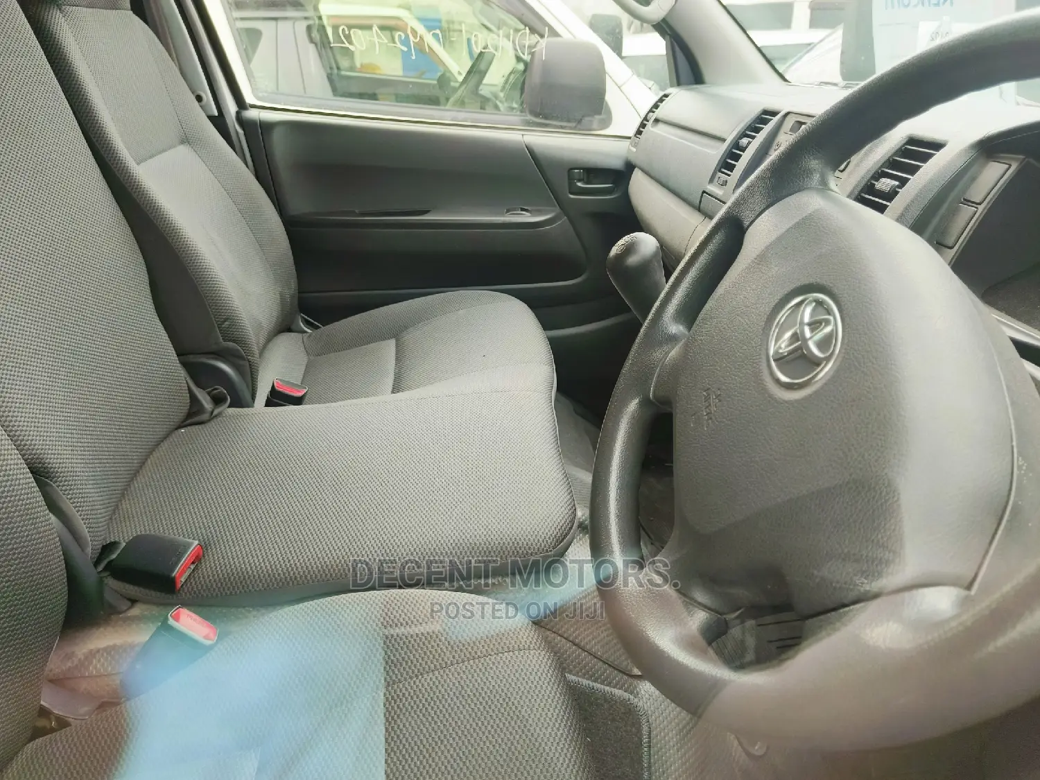 Toyota HiAce 2017 Silver
