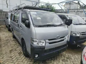 Toyota HiAce 2017 Silver