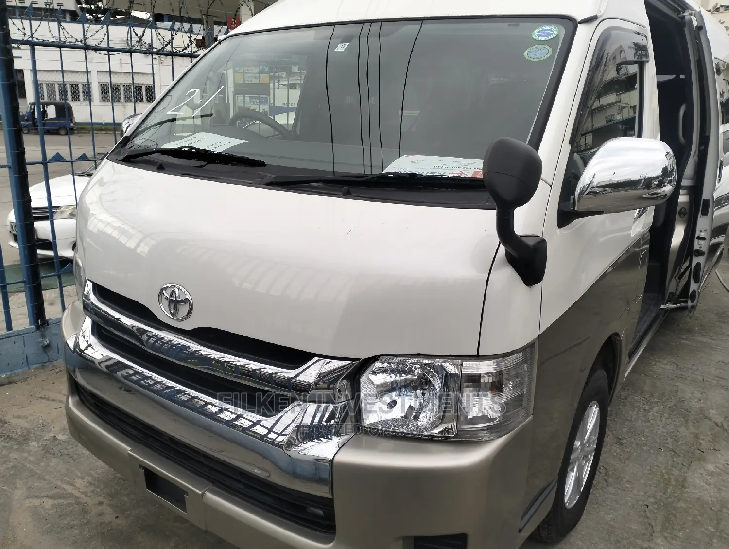 Toyota Grand HiAce 2016 White